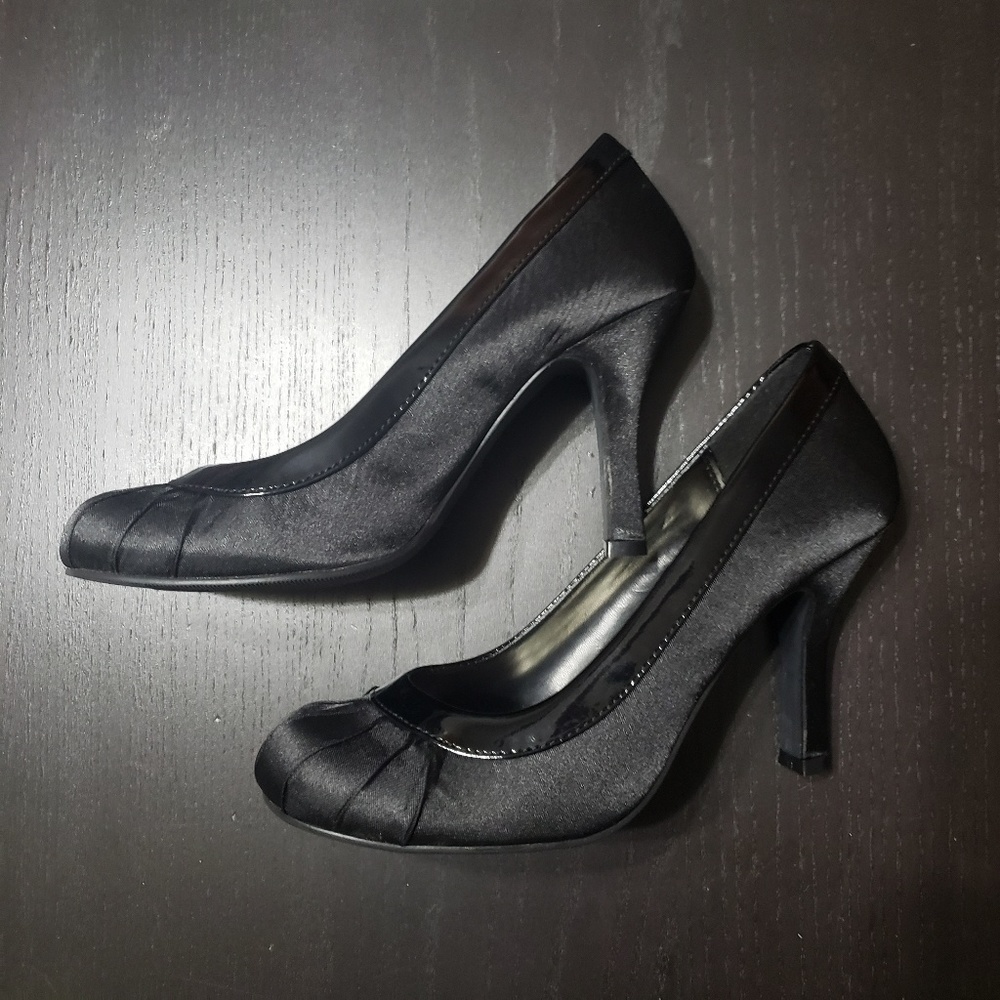 🆕️ Charlotte Russe Satin Black Heel - Picture 3 of 7